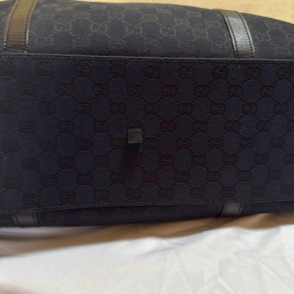 Gucci Authentic Black Weekend Travel Bag with Structured Design - Picture 11 of 16